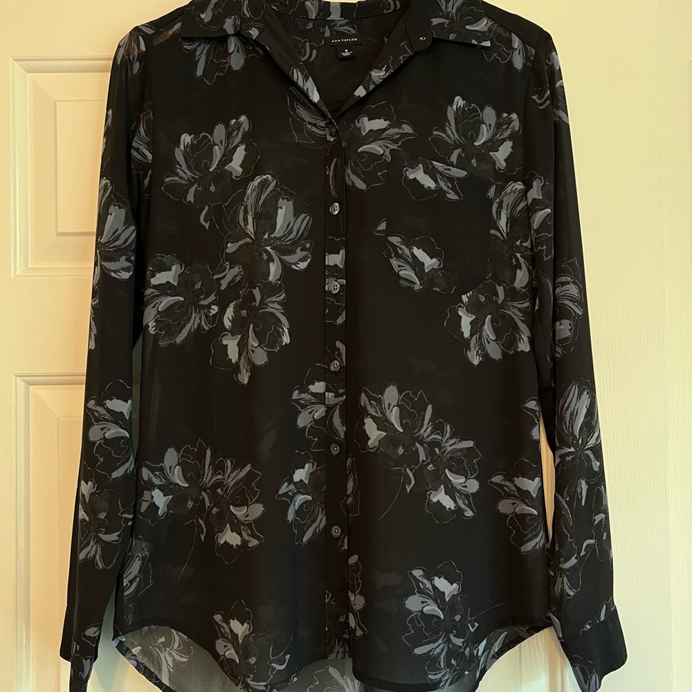 Ann Taylor Women's Navy Blue Floral Chiffon Button Down Blouse Small